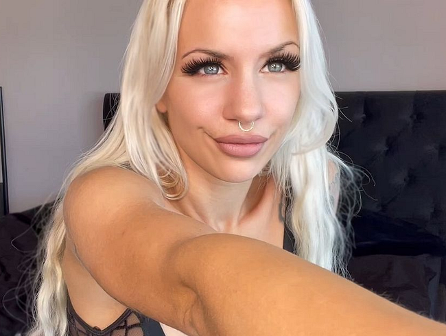 Download: JaneDavi - SUPERNASSER SQUIRT - Intimer gehts nicht!!!