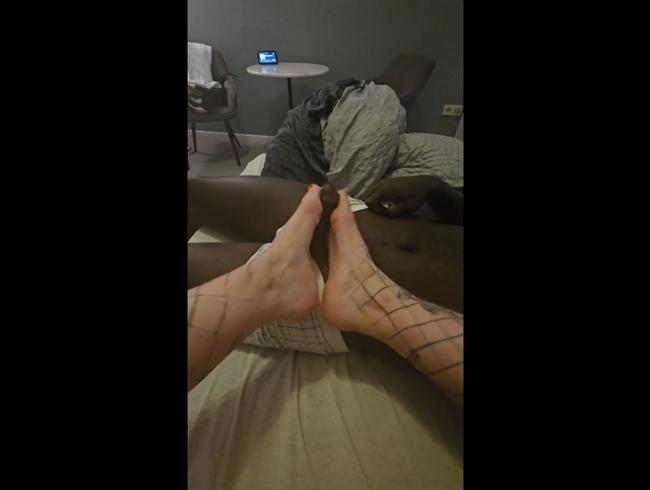 Download: Jeanny_Bln - Footjob als Belohnung für mein Sklave mit rot lackierten Füßen