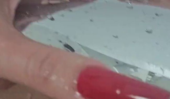 Download: Jeanny_Bln - Schön nach dem Sex das geöffnete Loch in der Dusche sauber gemacht und Finger reingesteckt.