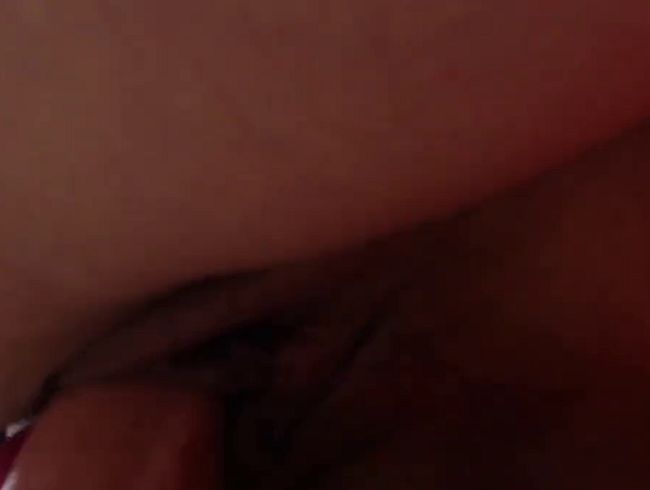 Download: JeniferLove - Eine schöne Milf möchte ihre feuchte Muschi berühren P2 - Kein Ton