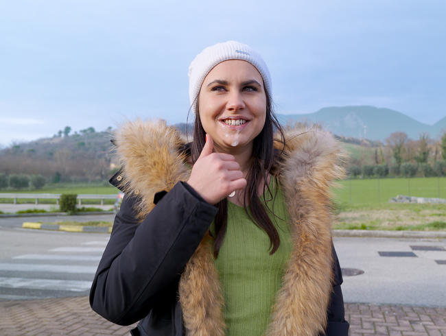 Download: Jenny_Stella  - OMG! Mit dem Spermagesicht über die Raststätte. Lasse ich mich von jedem im Autobahnmotel AO ficken?