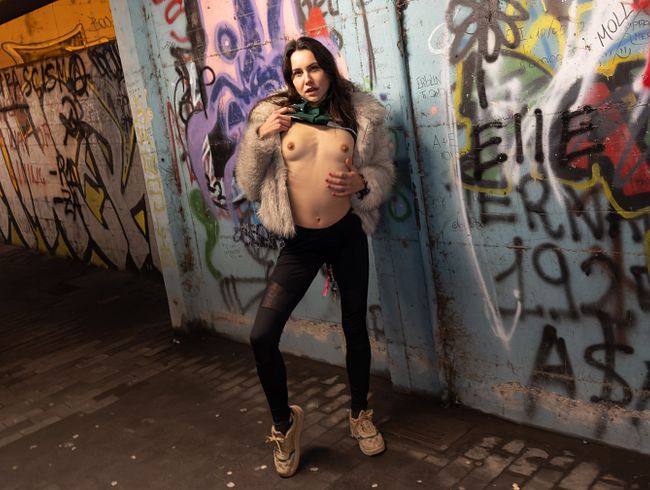 Download: Jenny_Stella - SO WIRD MEINE USER-DREH-TOUR! SPAGAT im BADEZIMMER! Ich ZAHLE die Rechnung mit meinen Löchern.