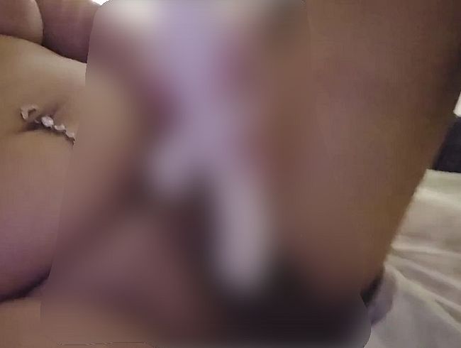 Download: Jessixyz - Meine pussy schmatzt so sehr und wartet nur darauf das sie auslaufen kann !