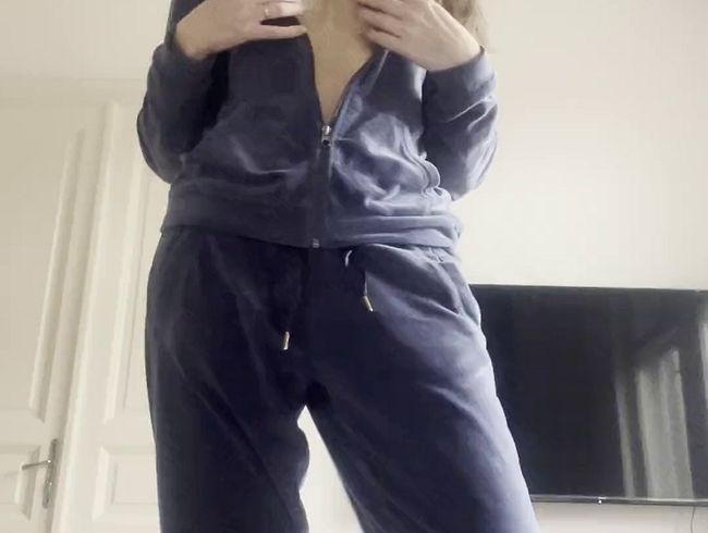 Download: Jessy_outside - Daheim im Jogginganzug aber mal wieder nichts drunter!