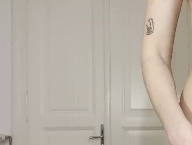 Download: Jessy_outside - Einfach so direkt in der Früh von einer Karotte gefickt worden!