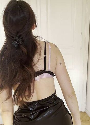 Download: Jessy_outside - Sportstunde die wievielte? könnte es sein das ich mein Höschen vergessen habe?