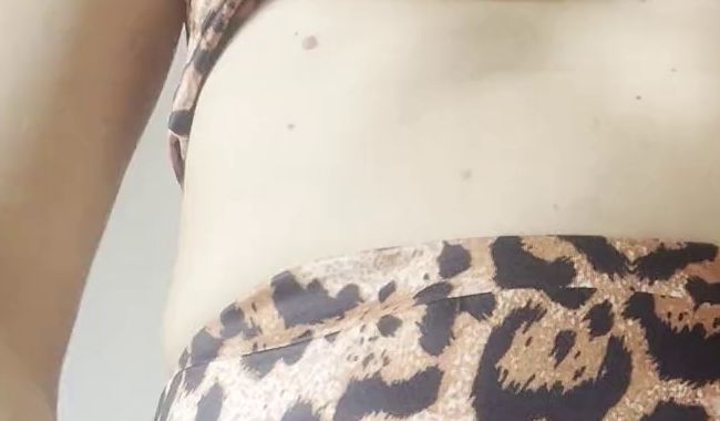 Download: Jessy_outside - Das Buschkätzchen zeigt ihre Buschfotze und Ihre Nylonfüße! ;)