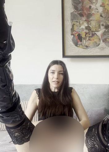 Download: Jessy_outside - Wie findest du denn so meine geilen Lackstiefel? hm? ;)