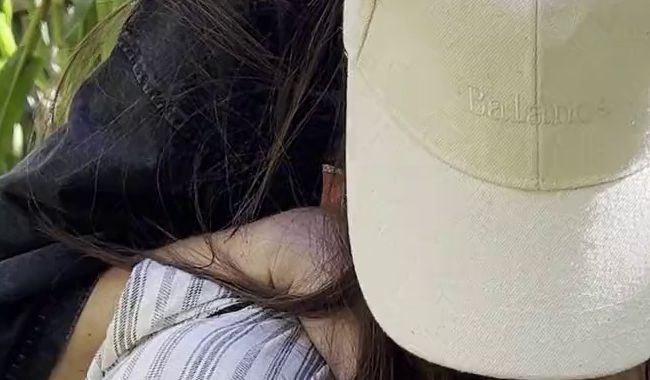 Download: Jessy_outside - Ich piss ins Maisfeld mein allererstes Mal ich hab mich endlich getraut! :)