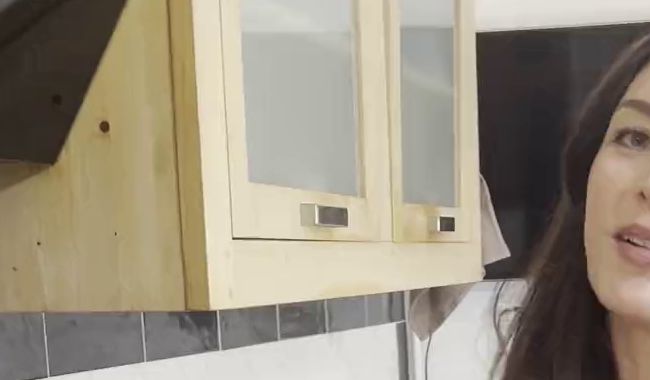 Download: Jessy_outside - Ich mache nackt eine Pizza, dreimal darfst du raten was mir dabei fehlt? ;)