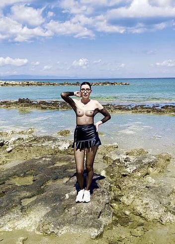 Download: Jessy_outside - Einsame Strandbucht würdest du es wagen mich hier spontan zu vernaschen? :)