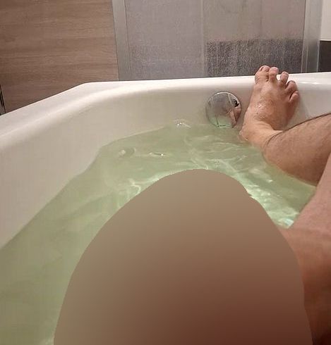 Download: John8927 - Abspritzen in der Wanne