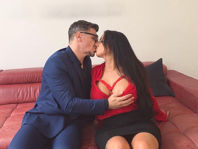 Download: JoleeLove - Ob er die Wohnung nimmt?