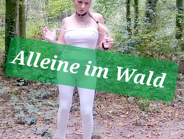 Download: JuleRoxxX - Alleine im Wald