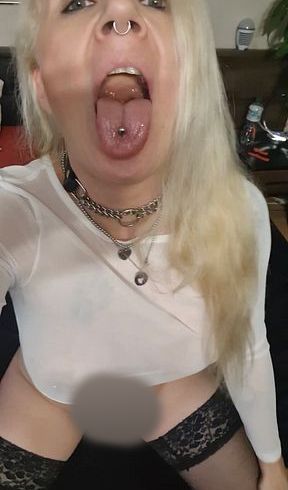 Download: JuleRoxxX - Dildo-Blowjob