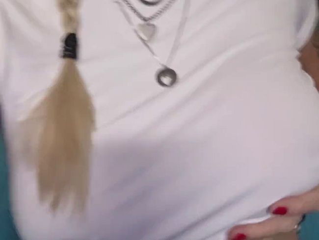 Download: JuleRoxxX - Dicke gepiercte Titten