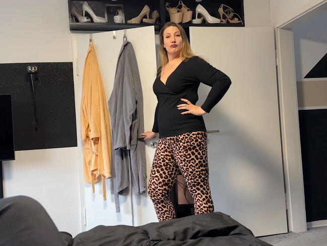 Download: Julia-Winter - Zum Parteitag! Aber nur mit voller Creampiemuschi!