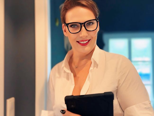 Download: Julia-Winter - Frau Doktor Winter - Hausbesuch neuer Patient - Diagnose SEXSUCHT!