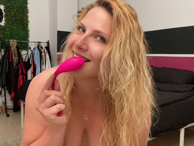 Download: Julia-Winter - Zum Orgasmus gelusht so zu sagen! Kein Schwanz da! Ich wichs meine Fotze bis sie kommt!