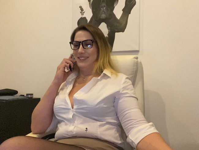 Download: Julia-Winter - Officetime! Ich steh total drauf es mir im Office zu besorgen! So nass und so Geil!