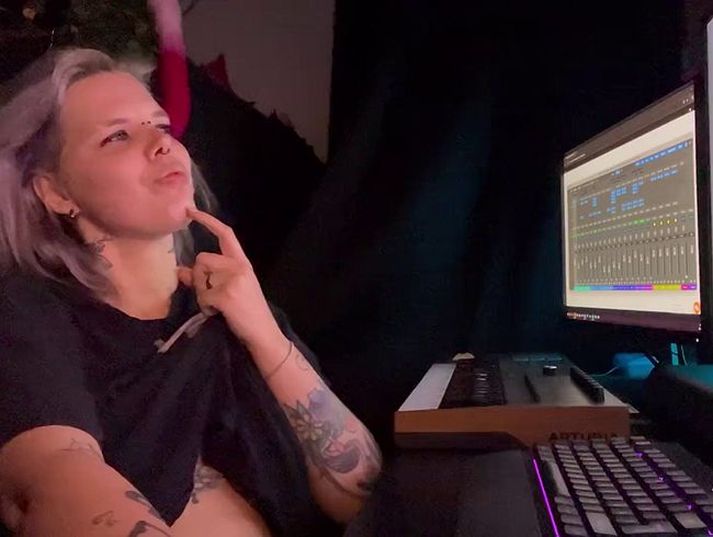 Download: JuliaAvarix - Beim Studium Geil...