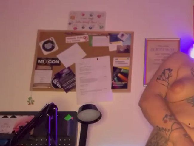 Download: JuliaAvarix - Schreibtisch-Geil mit Plug und mehr