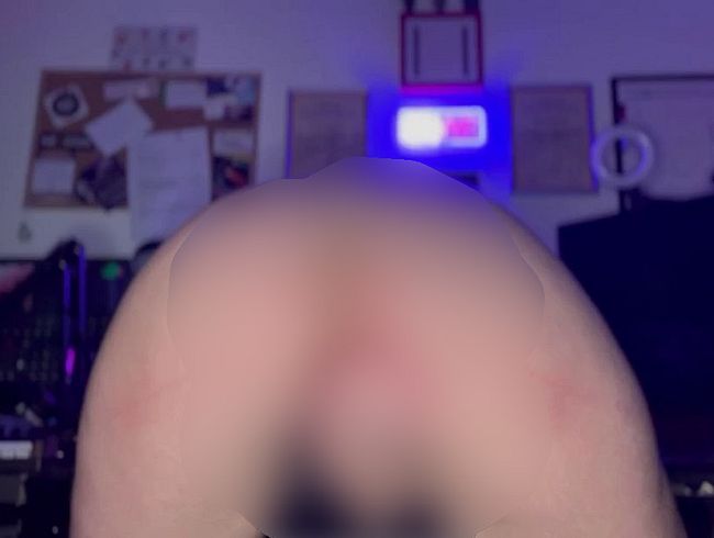 Download: JuliaAvarix - Schreibtisch-Geil mit Plug und mehr