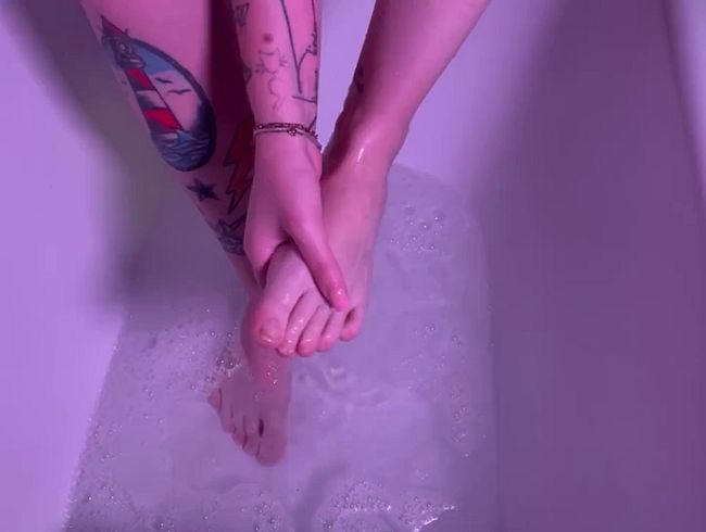 Download: JuliaAvarix - Fußfetisch?!