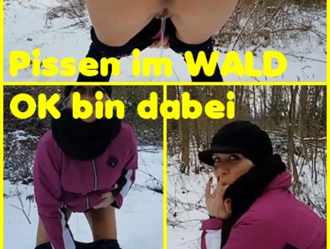 Download: JuliaPink - Pissen im Wald