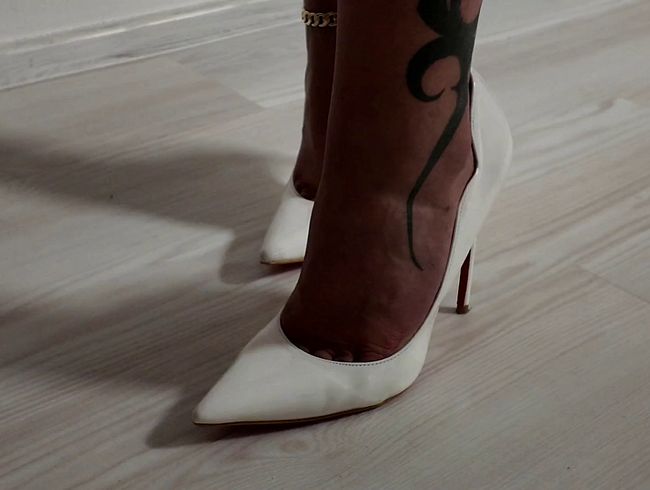 Download: JulieDevine - Goldene Ringe in...