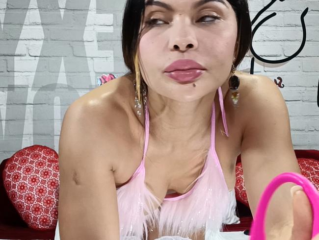 Download: JulieGambel - Spritzen rosa haarige