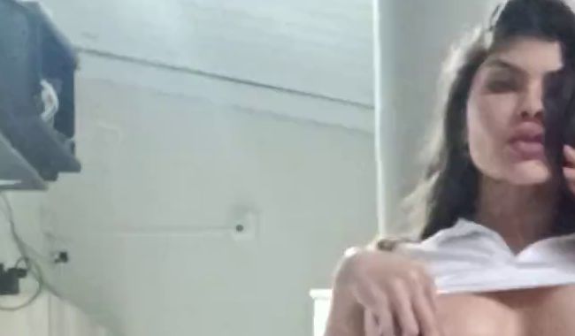 Download: JulieGambel - Verprügel deine böse Puppe...