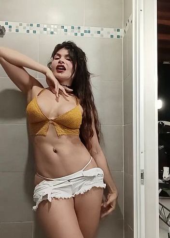 Download: JulieGambel - Große Beine und Nahaufnahme Blowjob #2