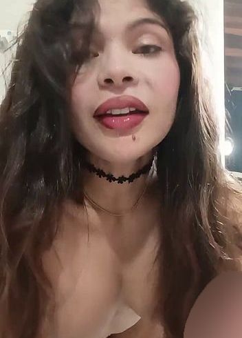 Download: JulieGambel - Große Beine und Nahaufnahme Blowjob #7