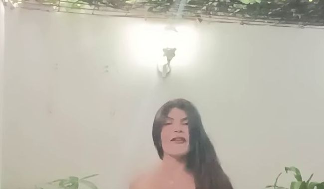 Download: JulieGambel - Streaptease und Spucke