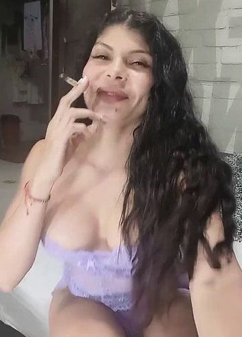 Download: JulieGambel - Rauchen und Arsch