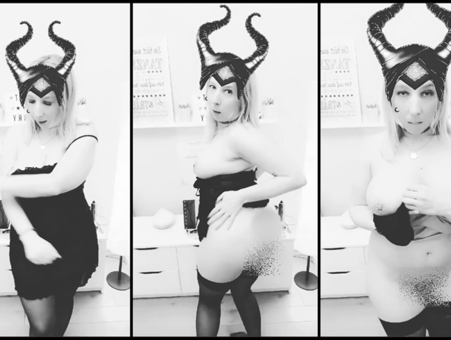 Download: JustKerry - Märchenhaft | Ich mag es dunkel und böse