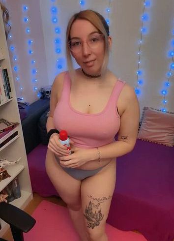 Download: JustKerry - Hot Summer Cooldown – Naked & Wet