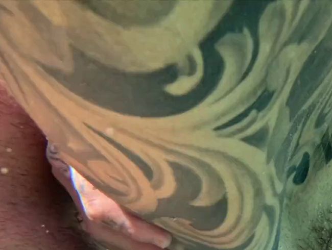 Download: KADA-LOVE - Unterwasser Poolfick