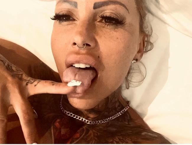 Download: KADA-LOVE - Cumplay mit Spermaface