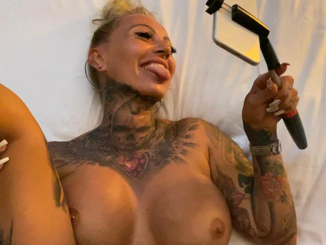 Download: KADA-LOVE - Live gefickt und User am Telefon