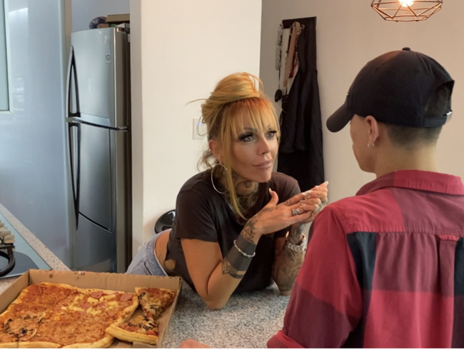 Download: KADA-LOVE - 18 Jähriger fickt mich durch die Bude