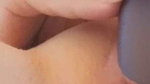 Download: Kalinka18 - Squirten auf dem Badezimmerboden und alles ist nass!!