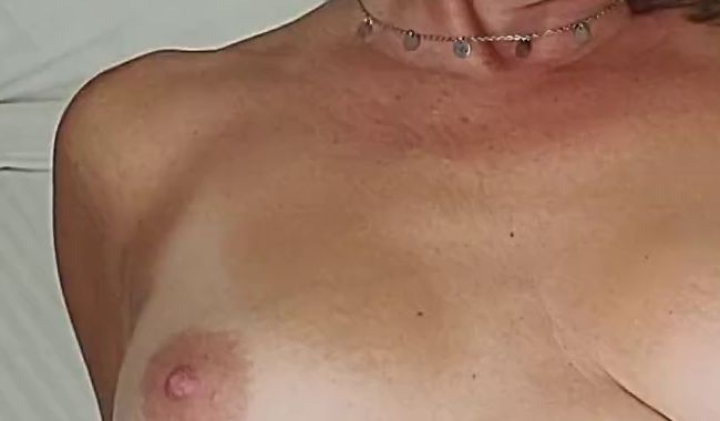 Download: Kalinka18 - Selbstbefriedigung im Hotelzimmer am frühen Morgen