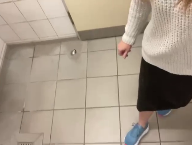 Download: KarinaHH - Lederrock veredeln (Wunschvideo) - Teil 3