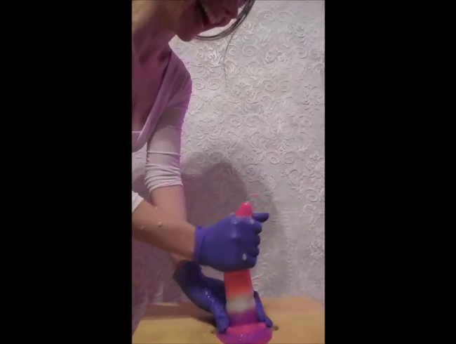 Download: KarinaHH - Mit Handschuhen zum Abspritzen gerubbelt (Wunschvideo)