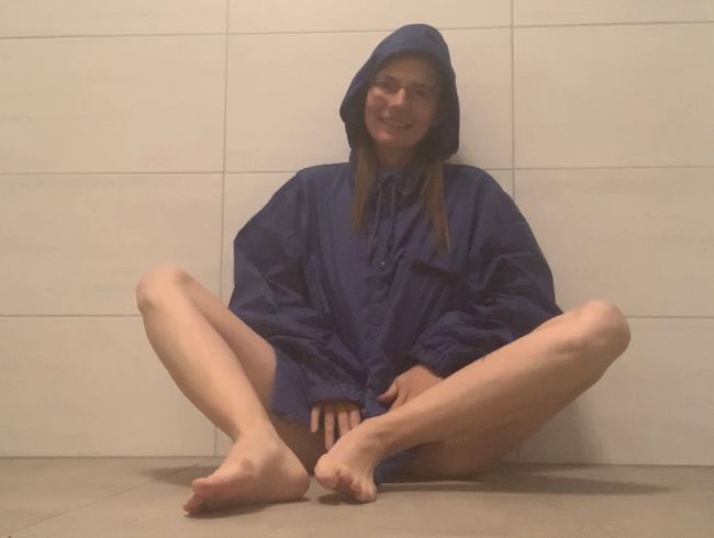 Download: KarinaHH - Fick und Piss mit neuer Jacke