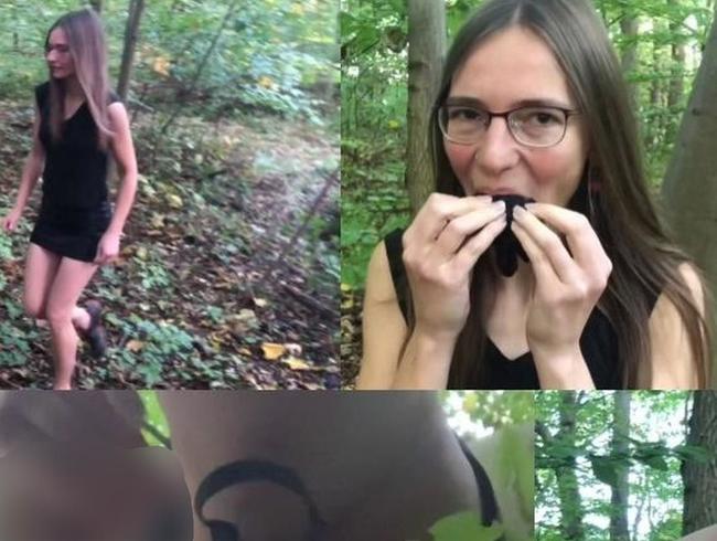 Download: KarinaHH - Klamotten in die Muschi gestopft (Userwunsch) - Teil 1