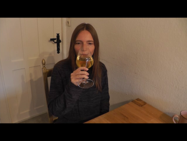 Download: KarinaHH - Ein Glas Natursekt (Userwunsch)