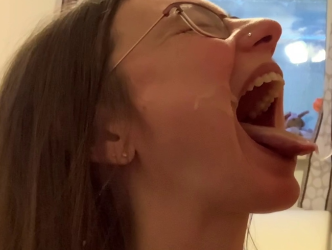 Download: KarinaHH - Arschfick mit Strap-On (Userwunsch)